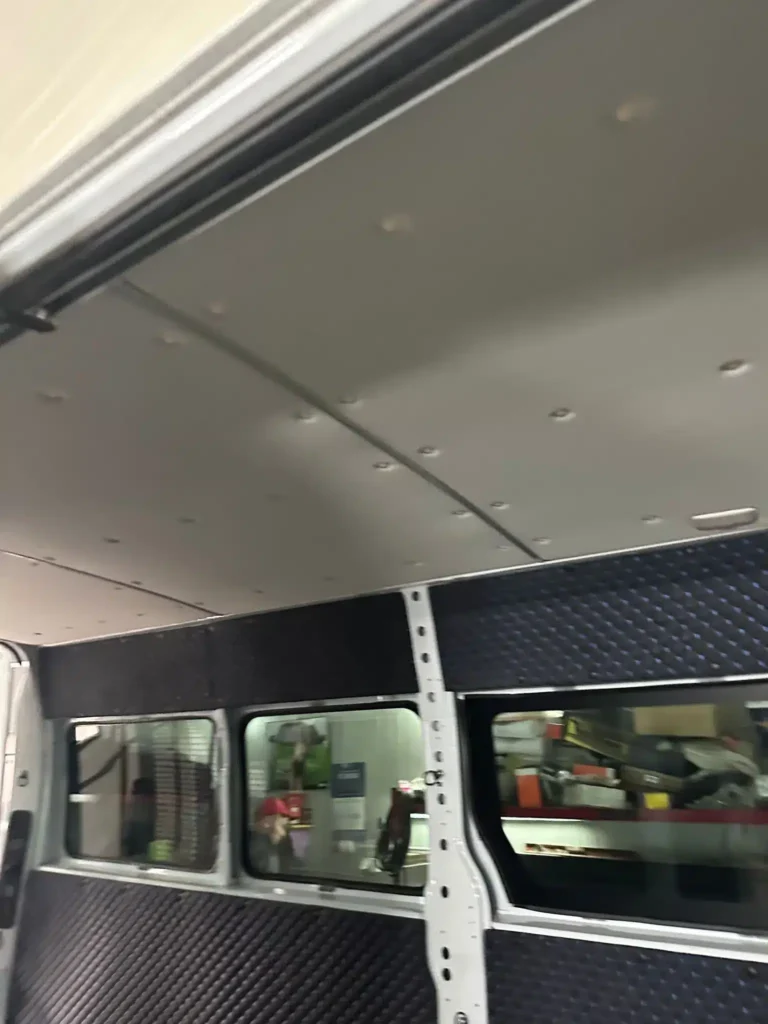 Toyota PROACE – przestronne miejsce ładunkowe załadunek