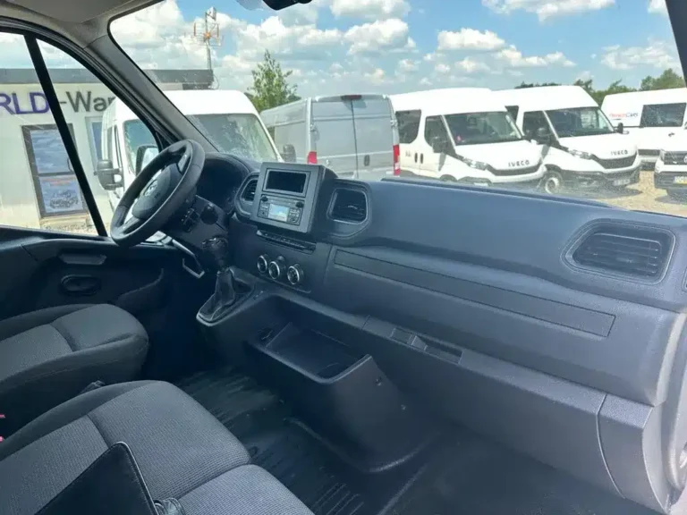 Toyota PROACE widok boczny – van do transportu towarów