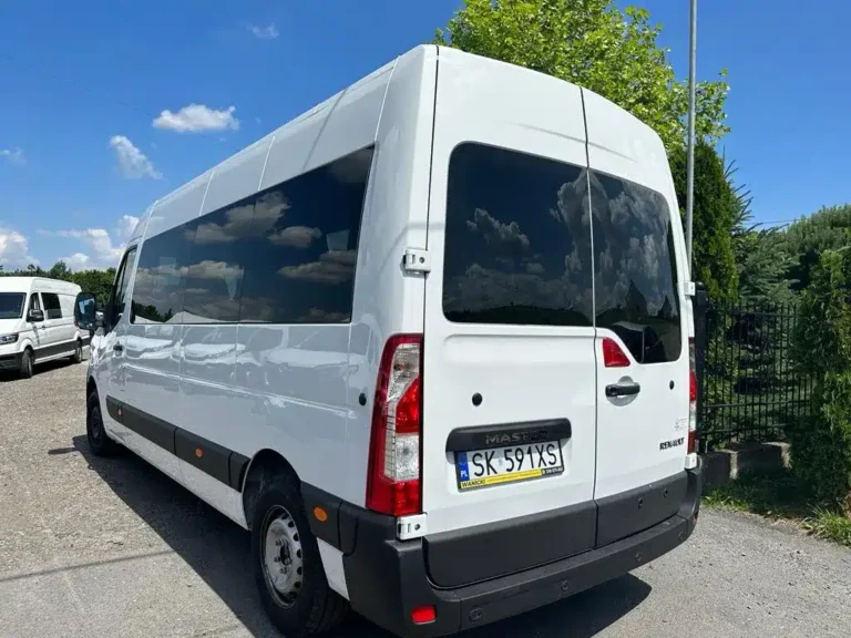 Toyota PROACE zdjęcie tylne – przestrzeń ładunkowa i drzwi