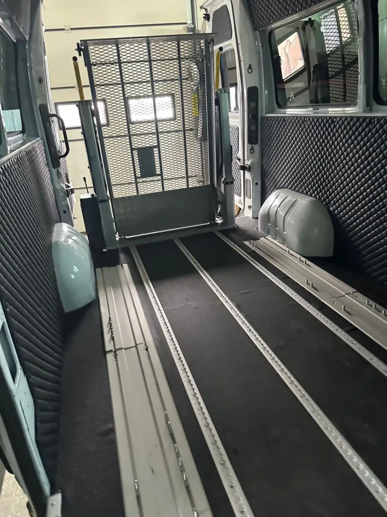 Toyota PROACE – błotniki, boczne drzwi i logo Toyota