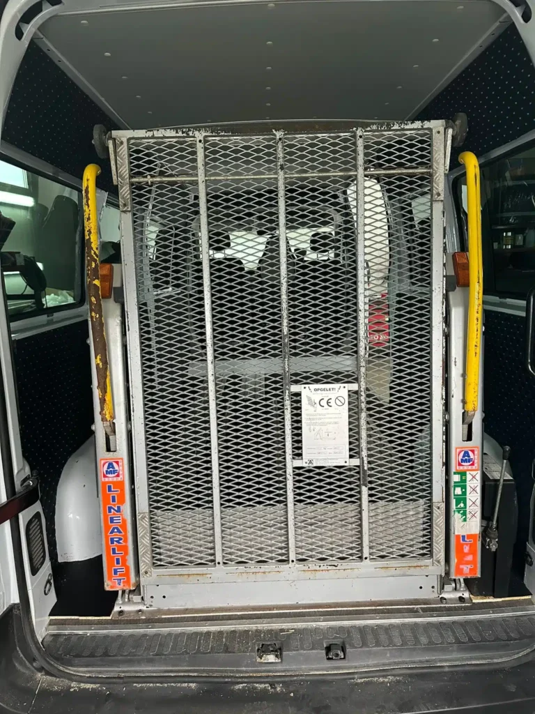 Toyota PROACE – panel kierownicy z przyciskami sterowania