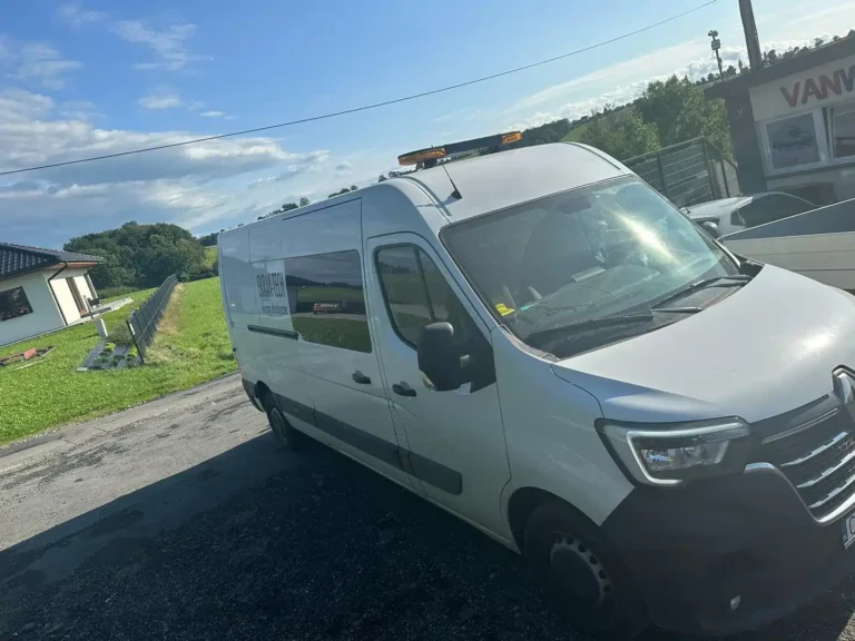 Renault Master – reflektory przednie LED i grill marki Renault