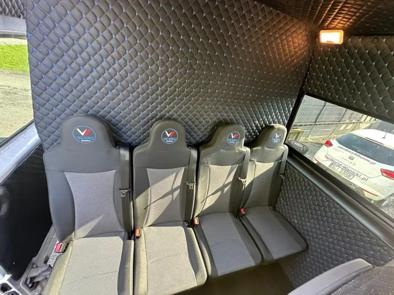 Renault Master – lusterko boczne i koło zbliżenie