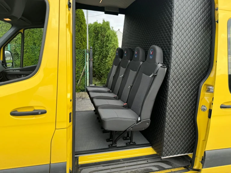 Zabudowa przestrzeni ładunkowej Mercedes Sprinter – wykończone wnętrze