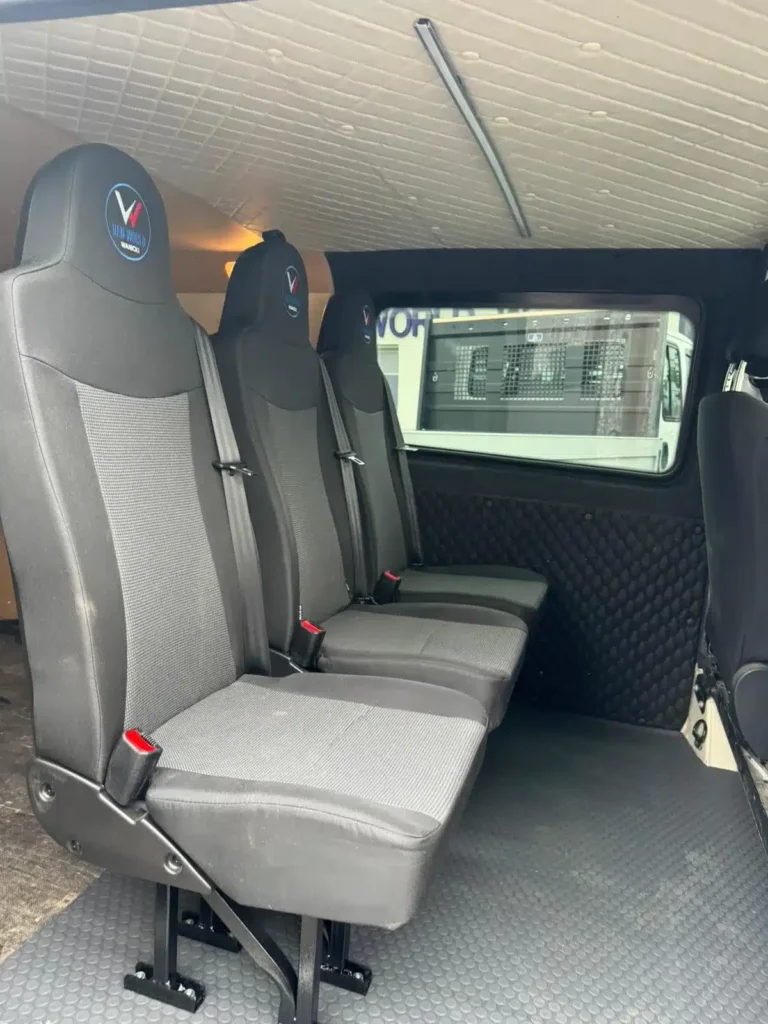 Mercedes Vito – widok tylnej części pojazdu z otwartą ładownią