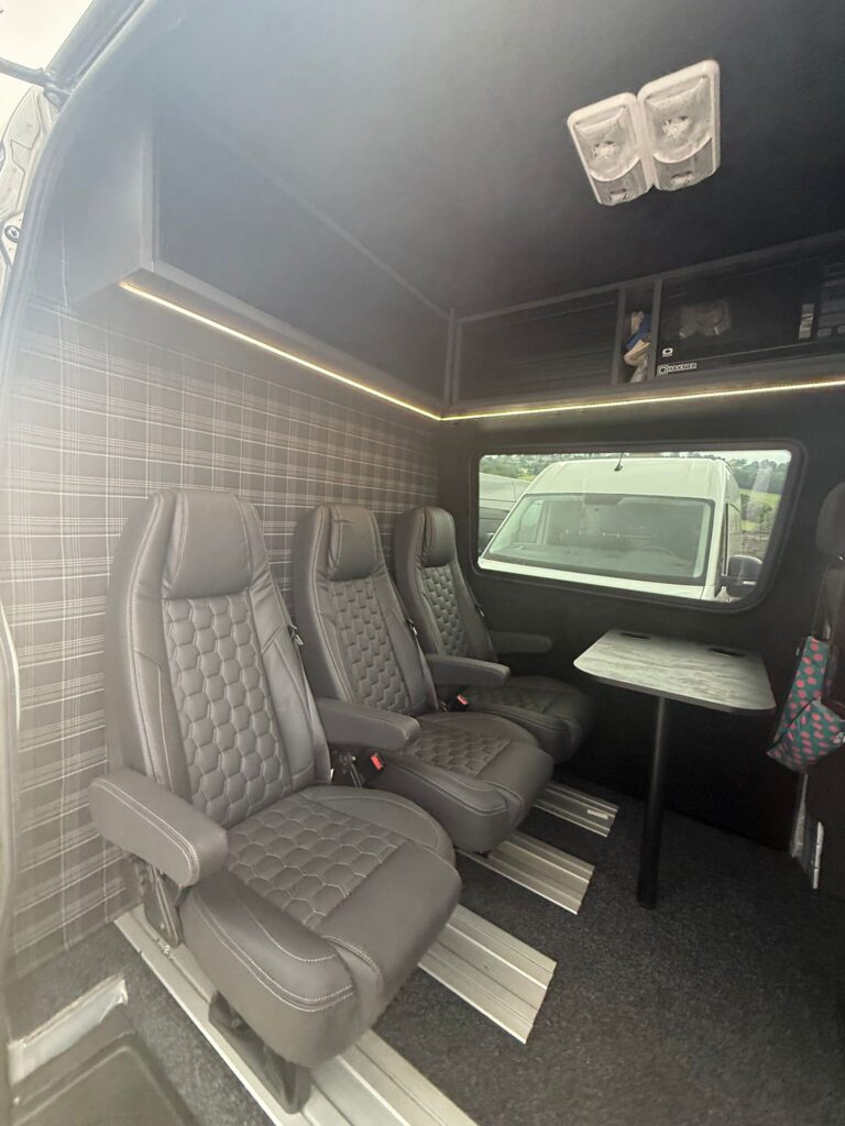 Iveco Daily – nadwozie furgonu z widocznym logo marki