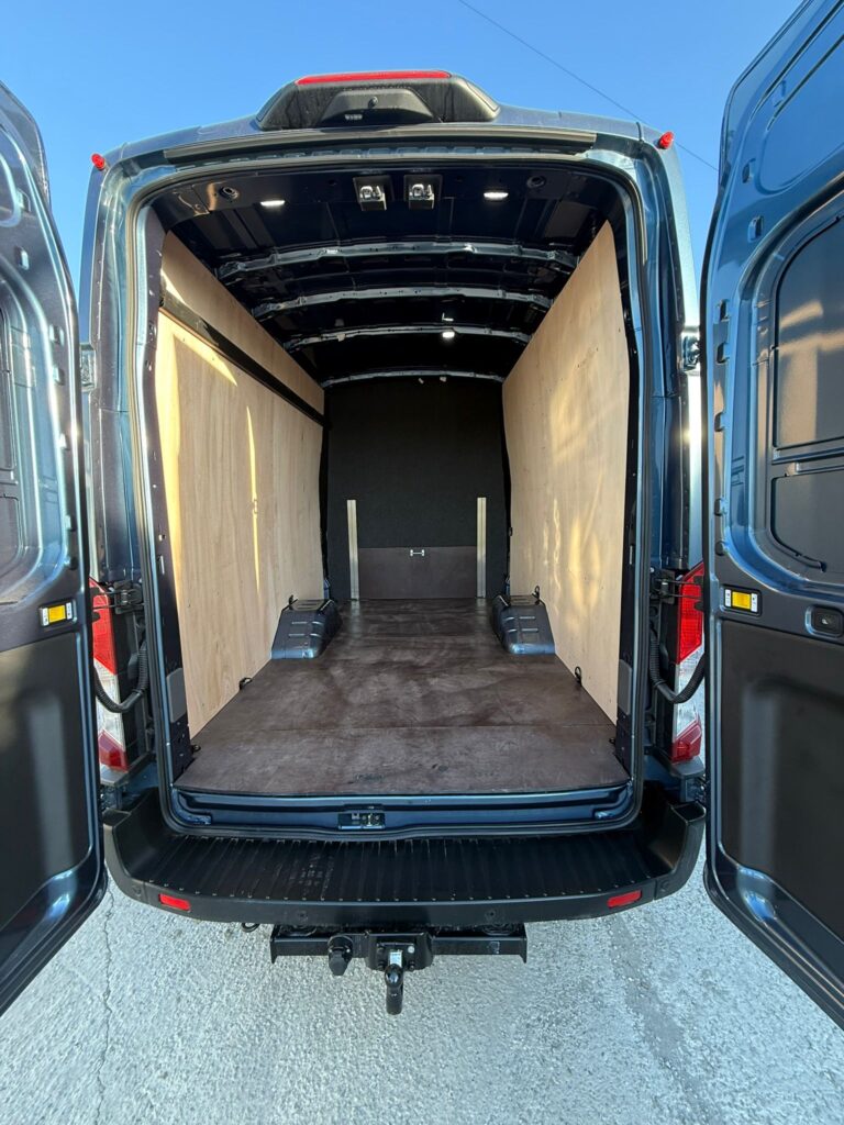 Iveco Daily – detale panelu sterowania i schowków