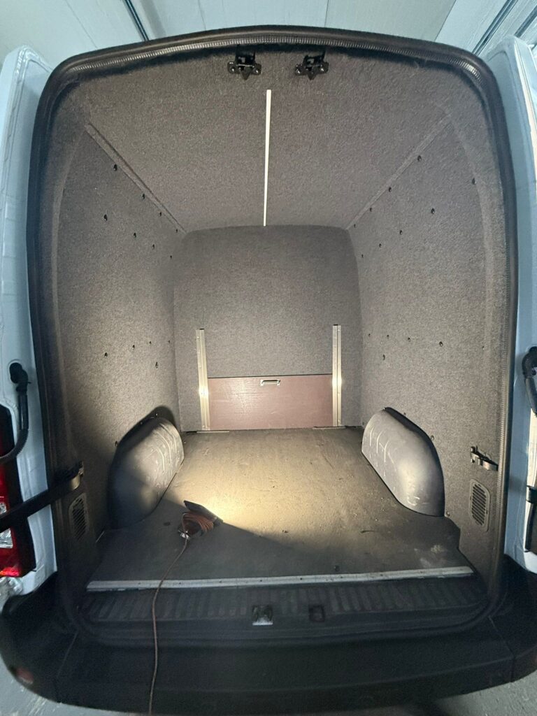 Iveco Daily – kokpit kierowcy z kierownicą i deską rozdzielczą