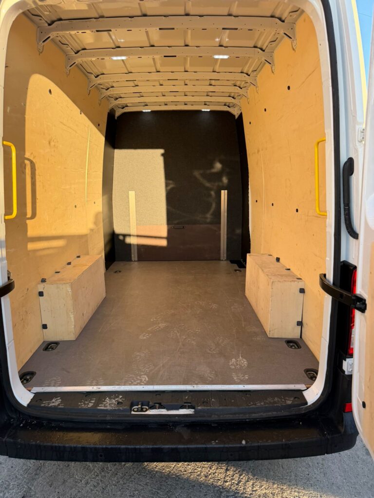 Volkswagen Crafter – przestronna ładownia furgonu użytkowego