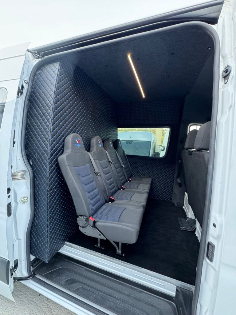 Volkswagen Crafter – boczne lusterko i panel boczny nadwozia