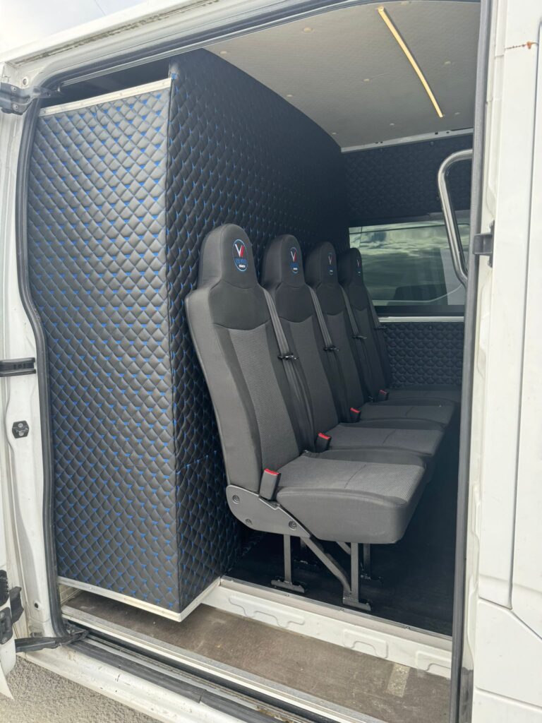 Citroën Jumper – fotele pasażerskie w zabudowie brygadowej