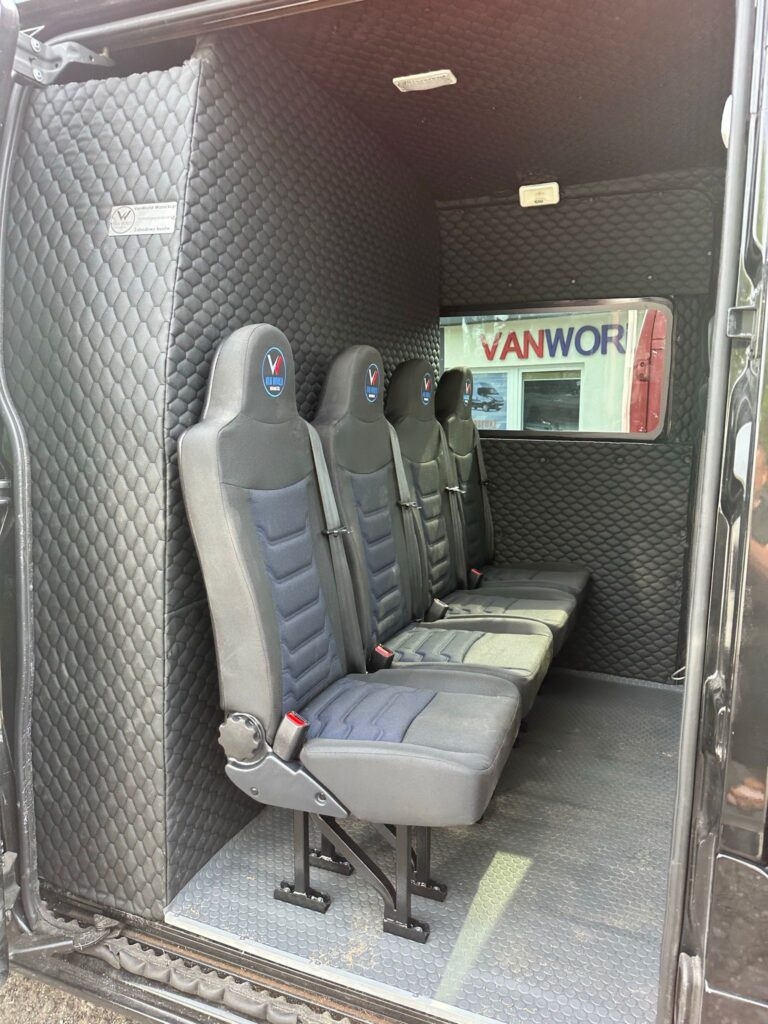 Przestrzeń ładunkowa Citroën Jumper – podłoga i wykończenie ścian