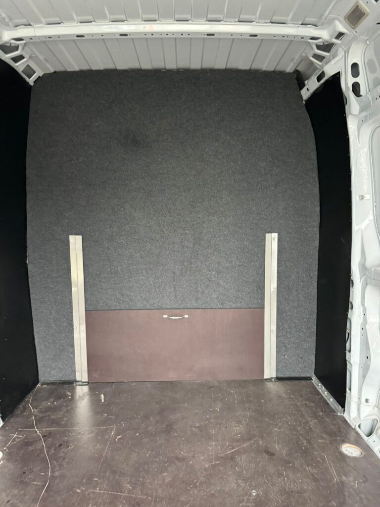 Citroën Jumper – przestrzeń ładunkowa po zabudowie z izolacją
