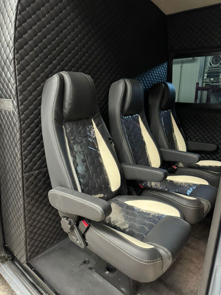 Citroën Jumper – fotele pasażerskie w zabudowie brygadowej