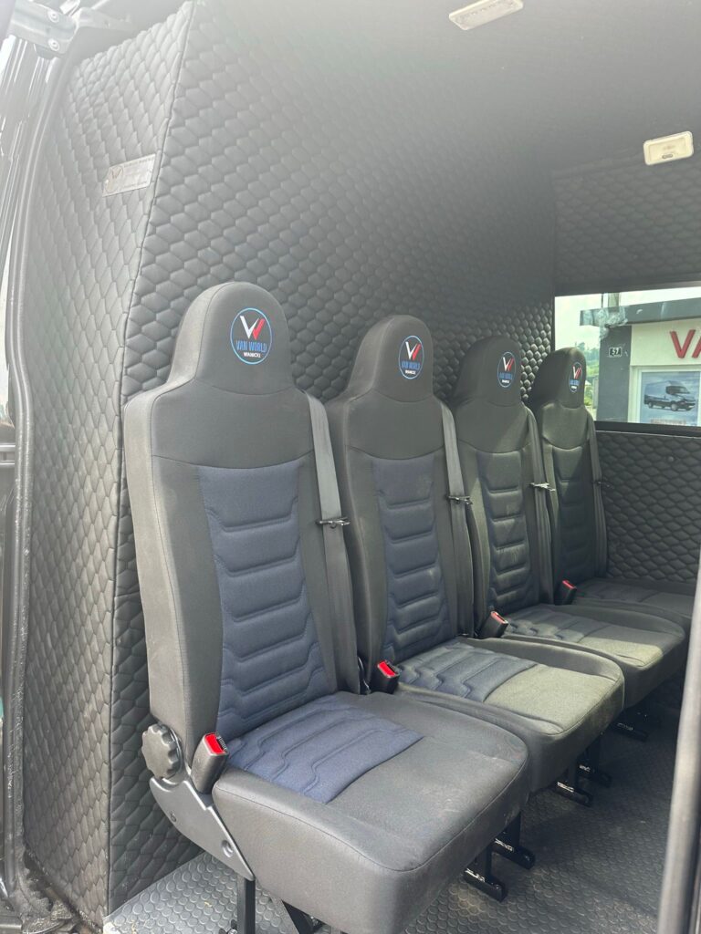 Citroën Jumper – tylne drzwi z otwartą przestrzenią ładunkową