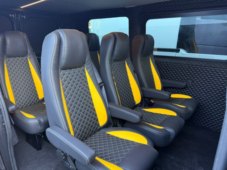 Ford Transit w ruchu – samochód dostawczy na drodze