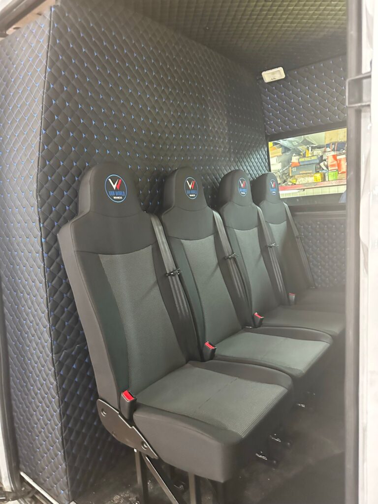 Ford Transit – ergonomiczna kabina z widokiem na siedzenia