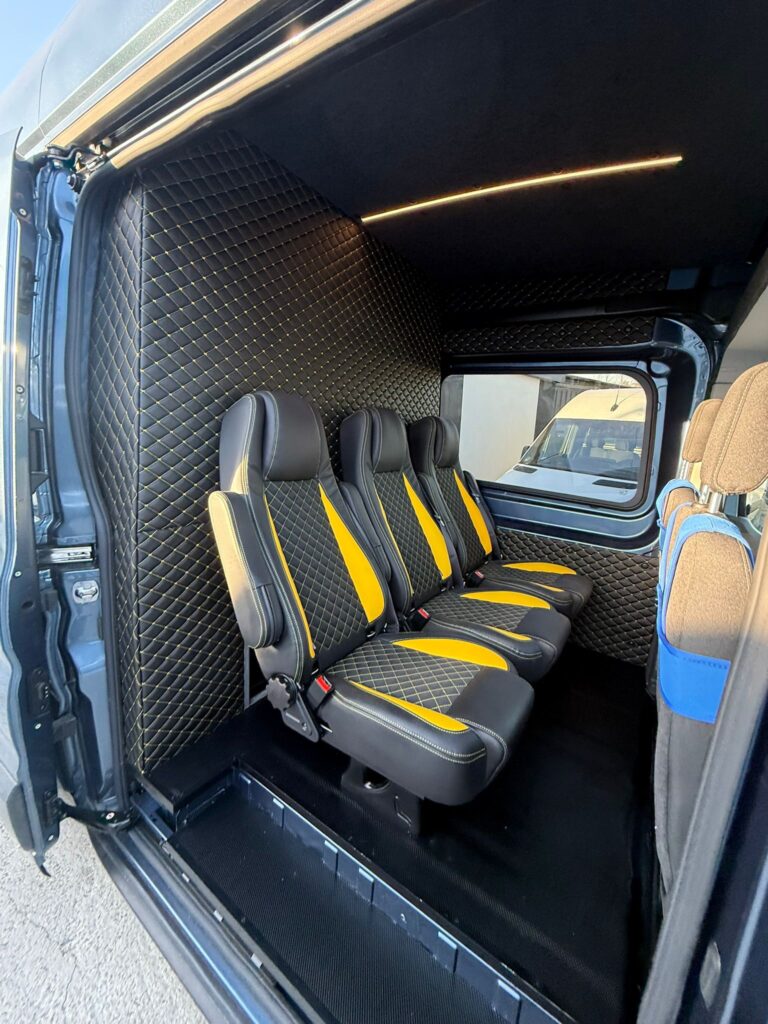 Ford Transit – zbliżenie charakterystycznych świateł tylnych