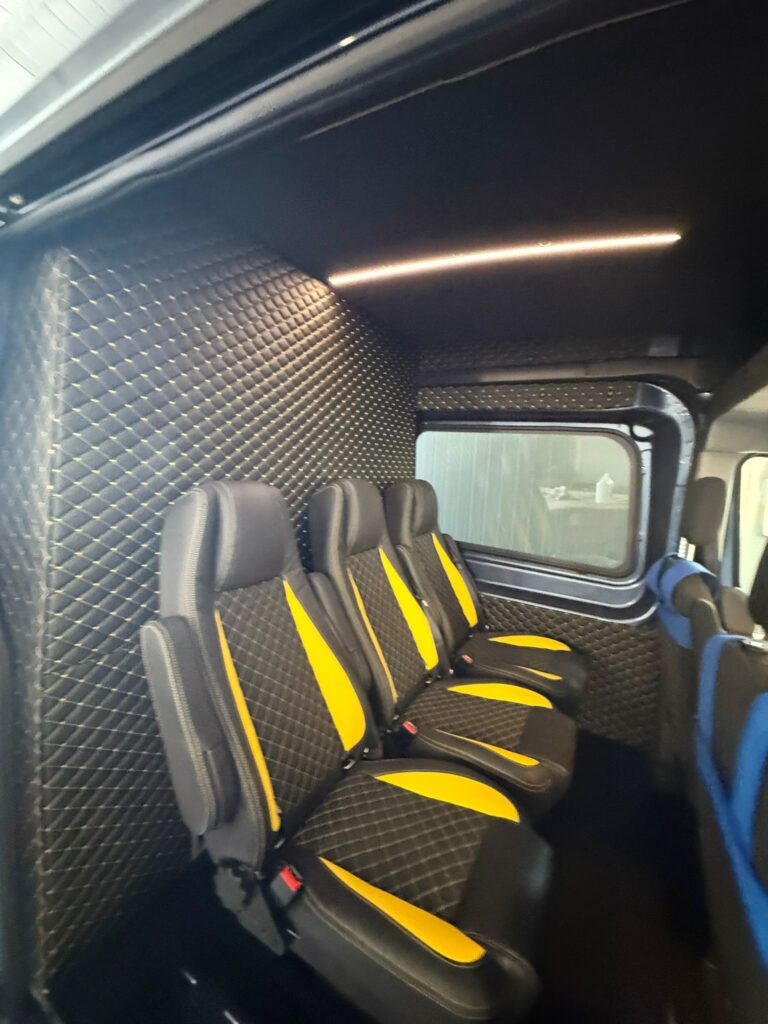 Ford Transit – drzwi boczne przesuwne z uchwytem