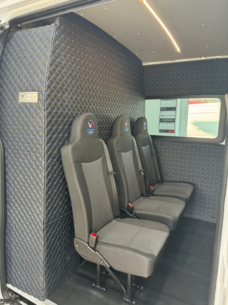 Ford Transit – van do transportu towarów dla firm i biznesu