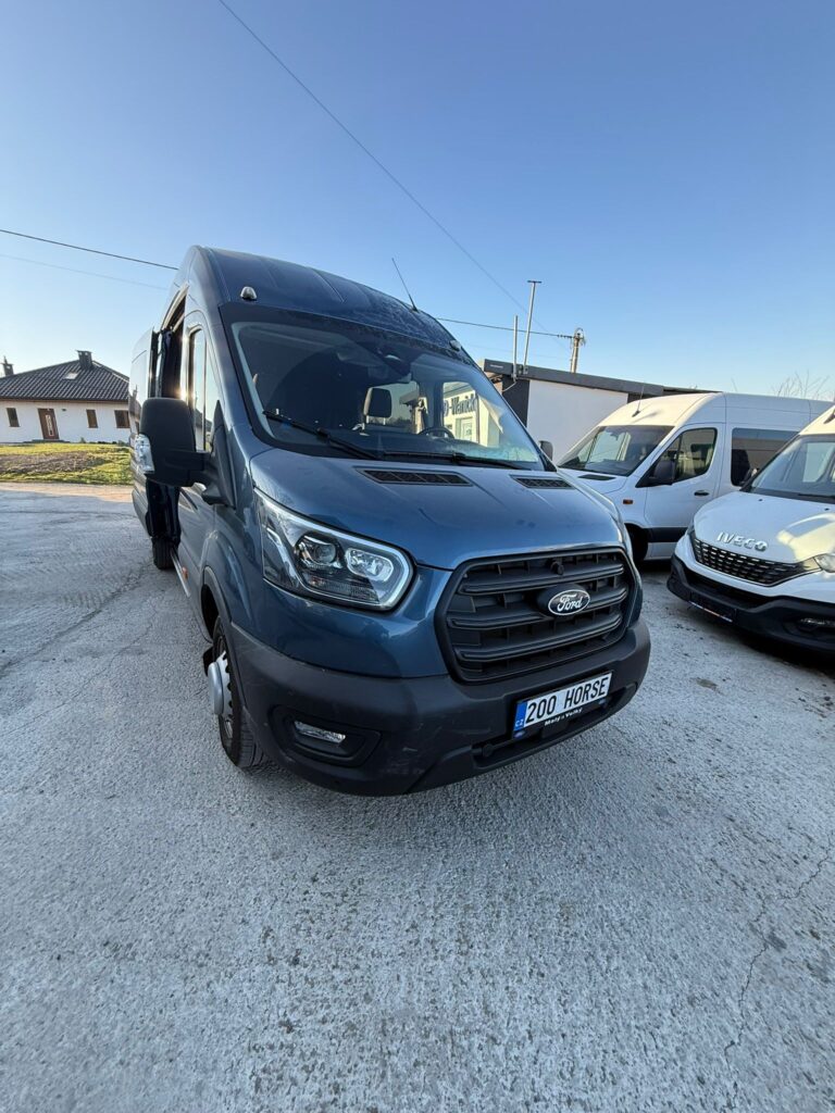 Ford Transit – siedzenia kierowcy i pasażera w kabinie
