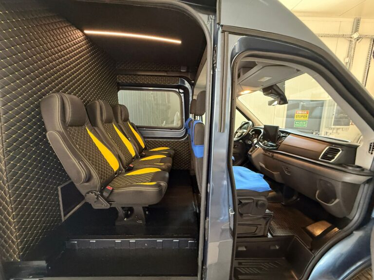 Ford Transit – deska rozdzielcza i konsola centralna