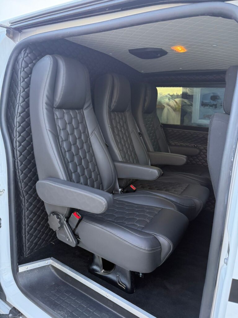 Volkswagen T6/T7 – zbliżenie koła i nadkola pojazdu użytkowego