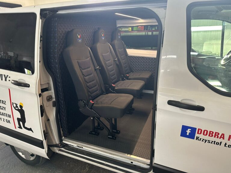 Volkswagen Transporter T5/T6/T7 – samochód dostawczy w ruchu na drodze