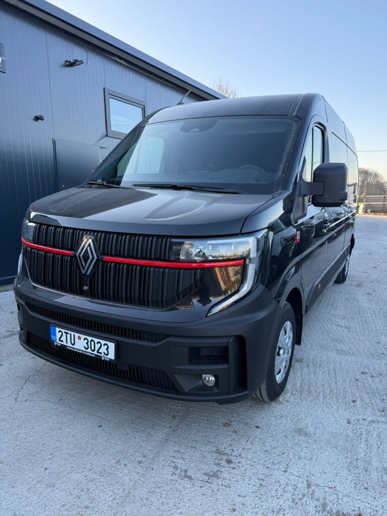 Zabudowa brygadowa – widok przestrzeni pasażerskiej z tyłu samochodu