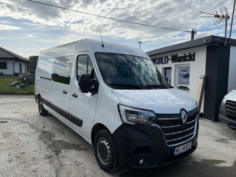 Widok wnętrza brygadowego vana – ergonomiczne rozmieszczenie siedzeń i przestrzeni ładunkow