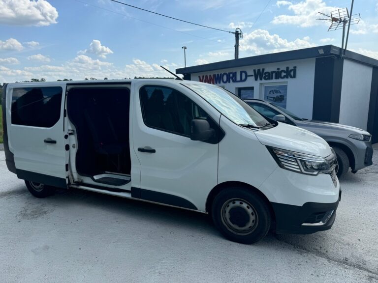 Siedzenia brygadówki – chybotliwe ujęcie ich montażu i wykończenia tapicerskiego