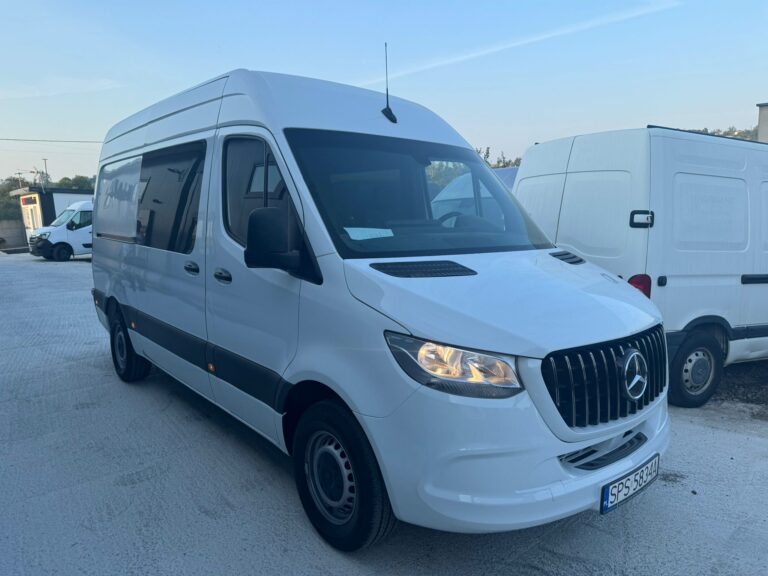 Brygadowy bus z dodatkowymi miejscami siedzącymi – samochód gotowy do pracy