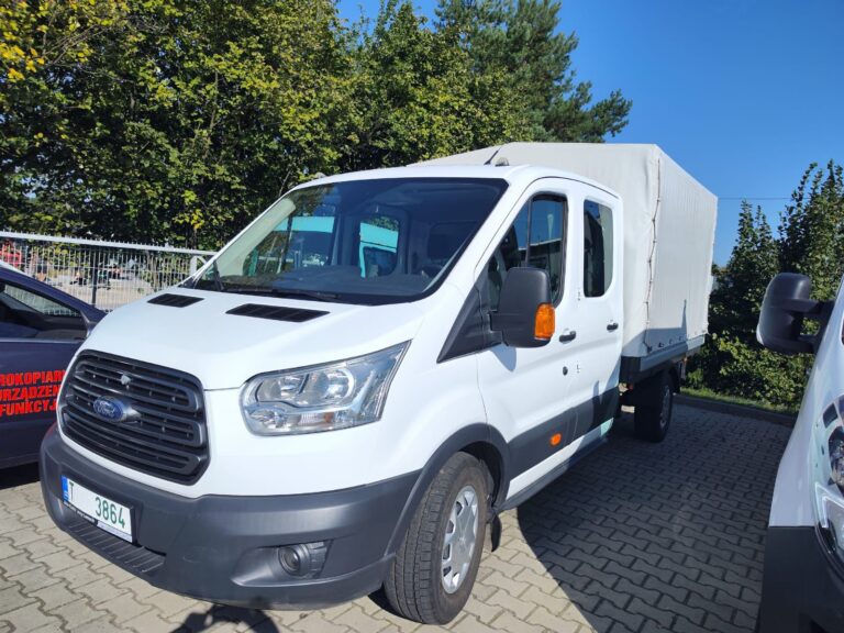 Van z zabudową brygadową – ujęcie 3/4 z przodu i przystosowanie do przewozu załogi