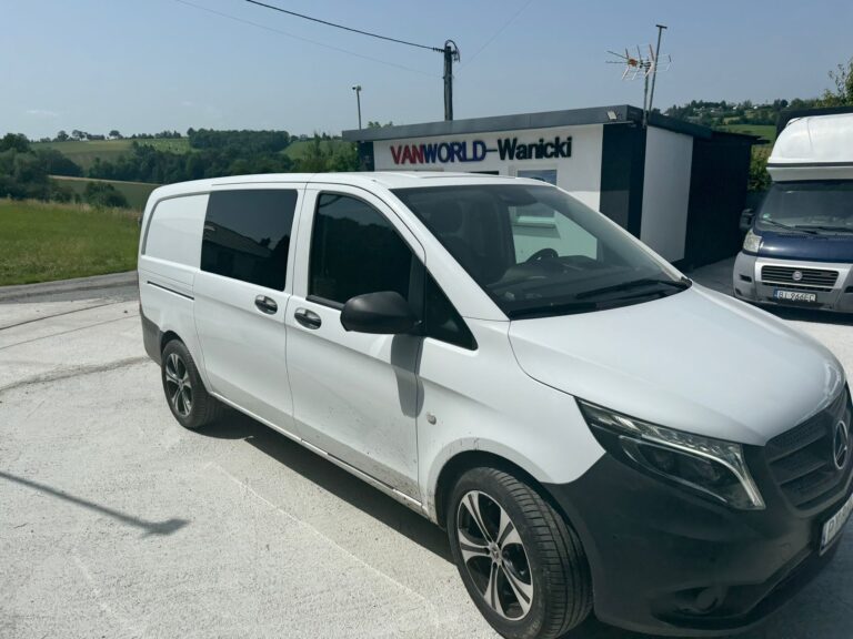 Brygadowa zabudowa busa – widok boczny z dodatkowym rzędem siedzeń