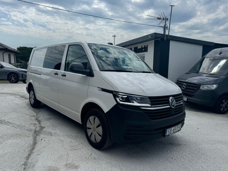 Zabudowa brygadowa – drugi rząd siedzeń z pasami bezpieczeństwa i tapicerką