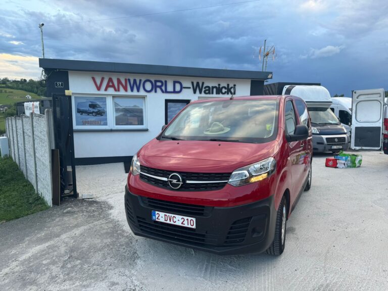 Brygadowa zabudowa busa – widok boczny z dodatkowym rzędem siedzeń