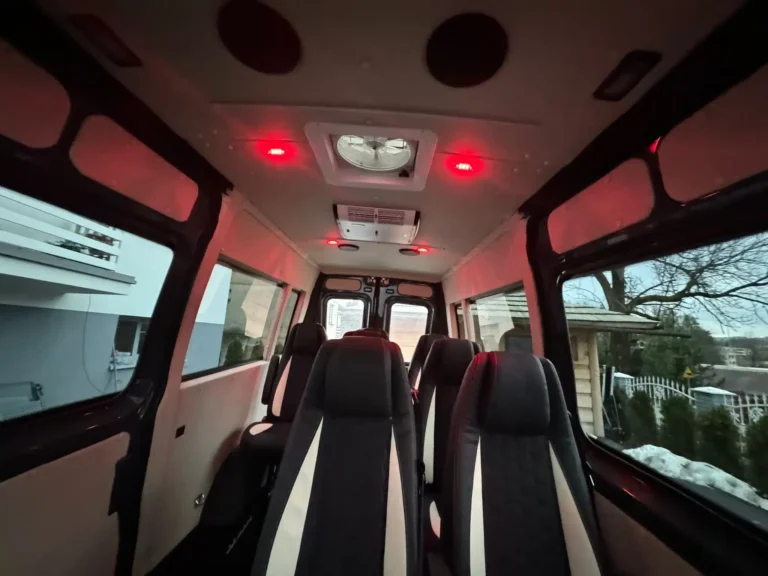 Renault Master van użytkowy – widok z przodu w pełnej krasie