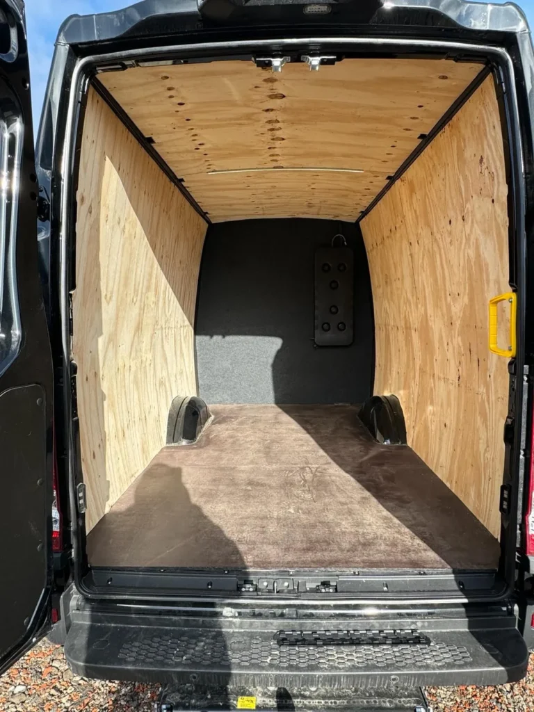 Renault Master – zdjęcie boczne furgonu dostawczego