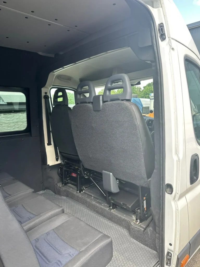 Fiat Ducato – tylne drzwi i przestrzeń ładunkowa z zewnątrz